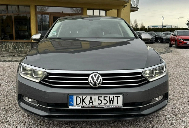 Volkswagen Passat cena 45900 przebieg: 300000, rok produkcji 2015 z Góra małe 497